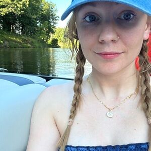 ✨🌸 Meet your Posher, Chelsa 🌝 🌸✨